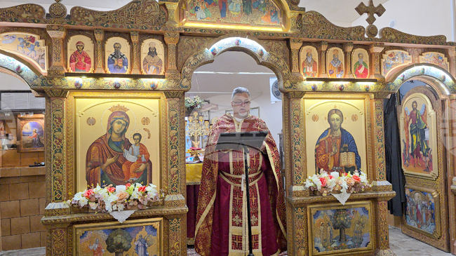 Сливен - църквата „Св. Троица“ - литургия