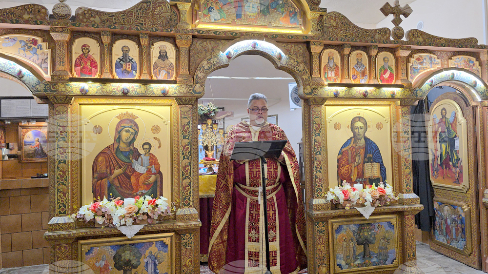 Сливен - църквата „Св. Троица“ - литургия