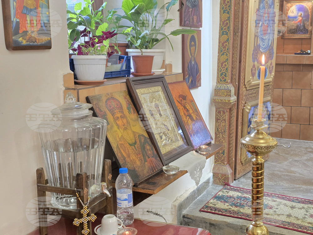 Сливен - църквата „Св. Троица“ - литургия