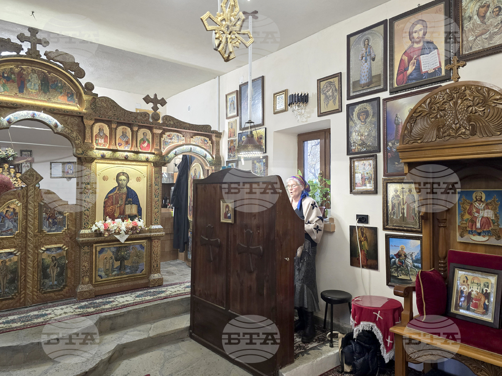 Сливен - църквата „Св. Троица“ - литургия