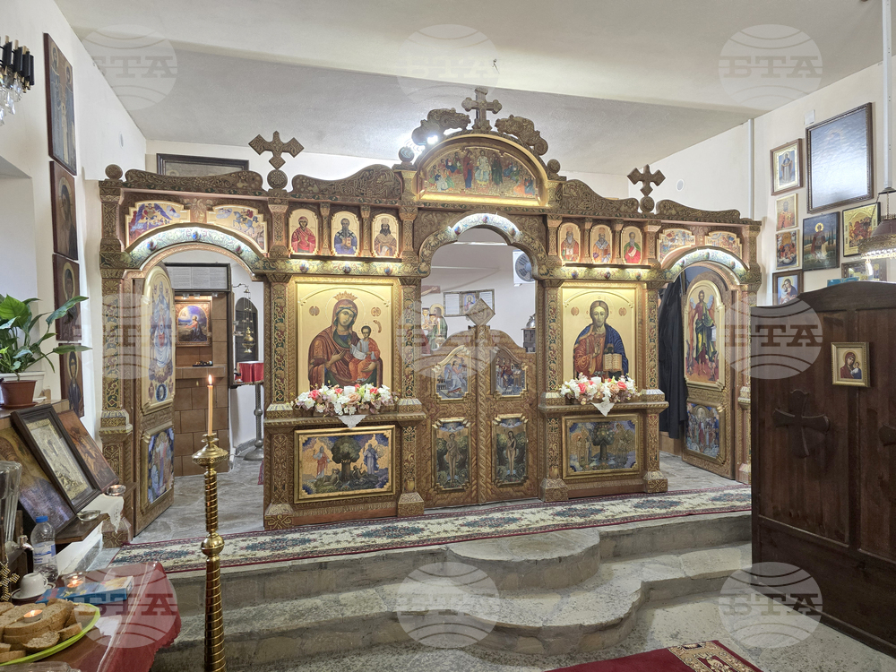 Сливен - църквата „Св. Троица“ - литургия