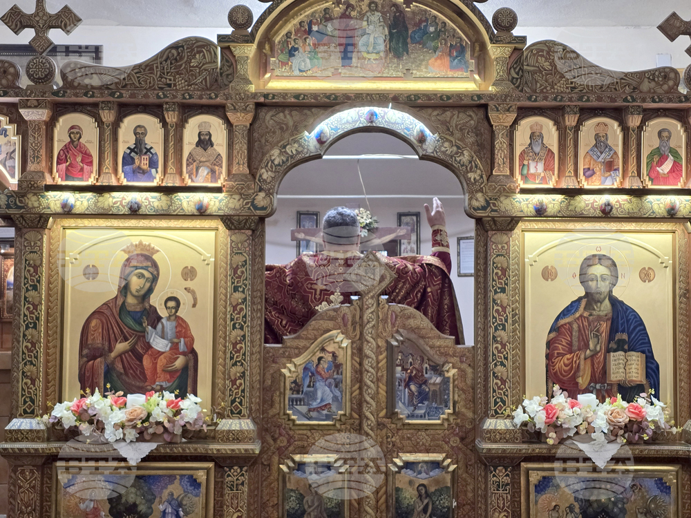 Сливен - църквата „Св. Троица“ - литургия