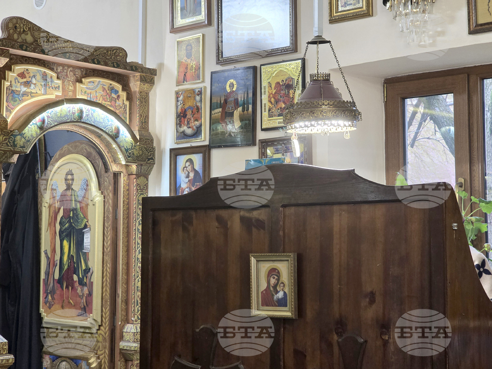 Сливен - църквата „Св. Троица“ - литургия