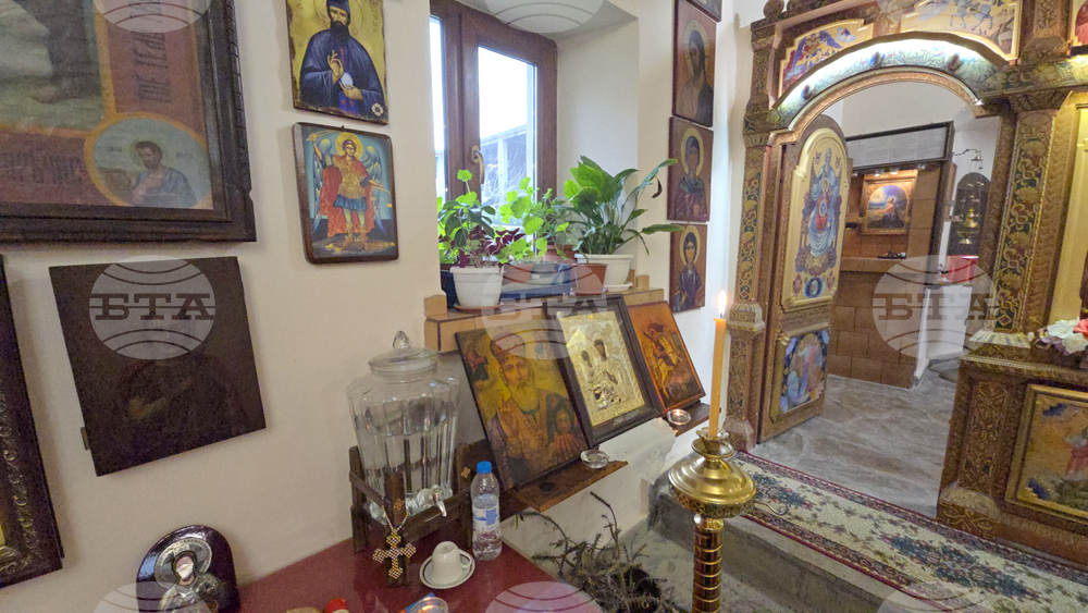 Сливен - църквата „Св. Троица“ - литургия