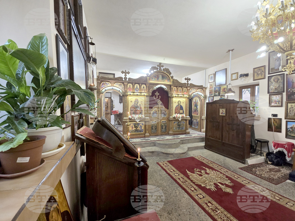 Сливен - църквата „Св. Троица“ - литургия