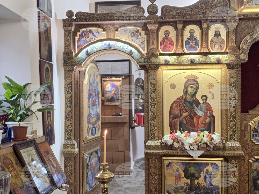 Сливен - църквата „Св. Троица“ - литургия