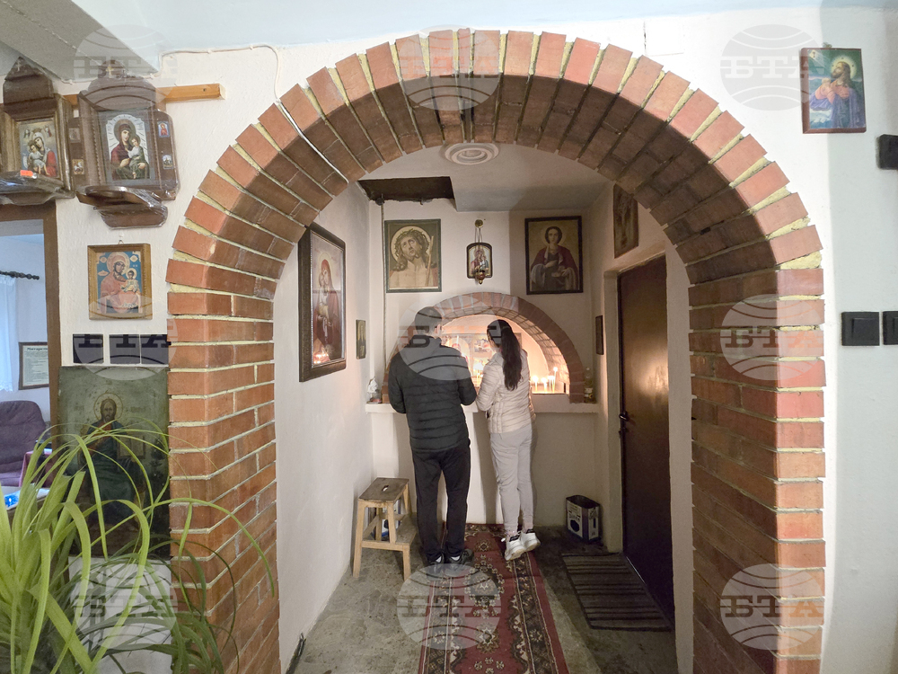 Сливен - църквата „Св. Троица“ - литургия