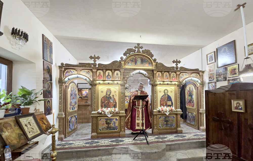 Сливен - църквата „Св. Троица“ - литургия