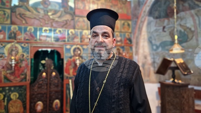 Не какво ще сложим на масата е важно в днешния ден, а с каква мисъл ще се обградим, каза отец Костадин от брезнишкия храм „Св. Петка“