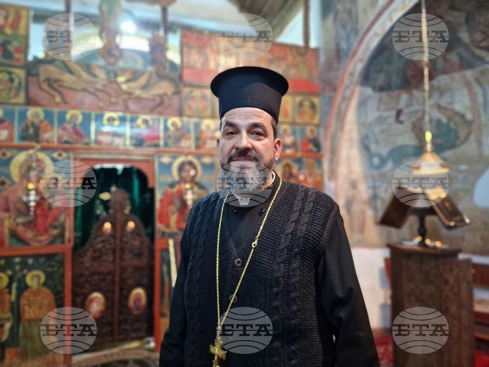 Не какво ще сложим на масата е важно в днешния ден, а с каква мисъл ще се обградим, каза отец Костадин от брезнишкия храм „Св. Петка“