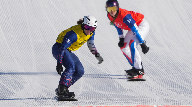 Великобритания стана олимпийски шампион в смесеното отборно състезание по сноубордкрос в Милано-Кортина
