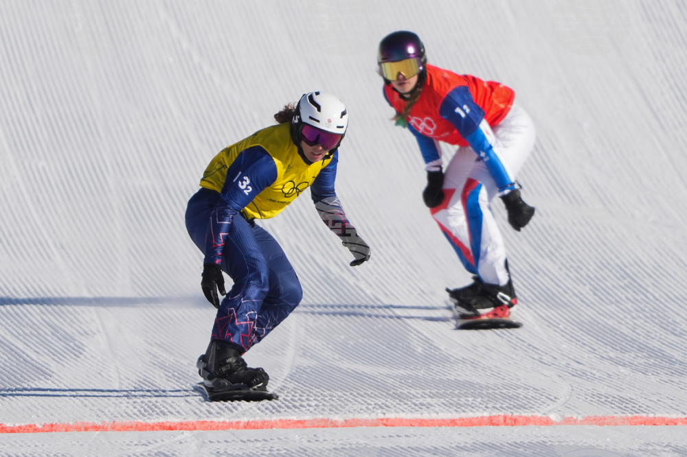 Великобритания стана олимпийски шампион в смесеното отборно състезание по сноубордкрос в Милано-Кортина