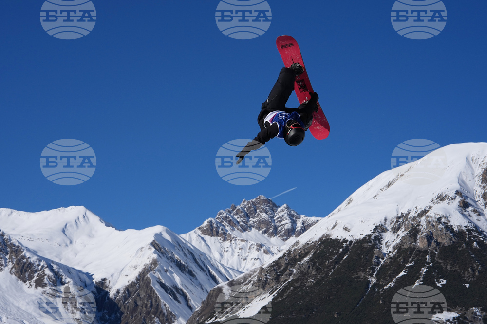 Отложиха за друг ден финала в слоупстайла при жените от олимпийската надпревара в сноуборда