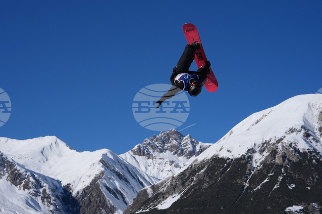 Отложиха за друг ден финала в слоупстайла при жените от олимпийската надпревара в сноуборда