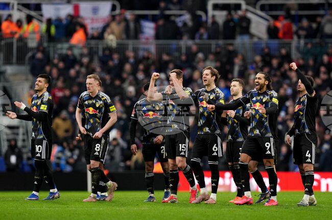 Победа с дузпи прати Лийдс в петия кръг на турнира за Купата на Англия