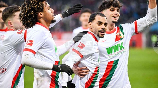 Аугсбург постигна важен успех в битката за оцеляване в Бундеслигата