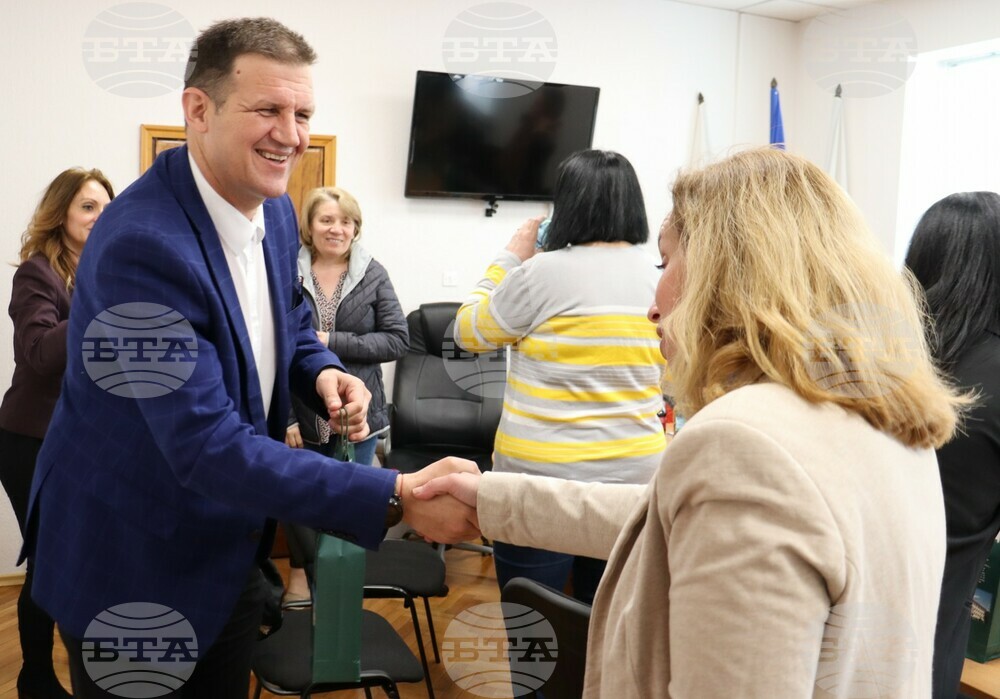 Кметът на Община Хасково Станислав Дечев поздрави работещите на социални услуги в Община Хасково по повод Световния ден на социалната работа