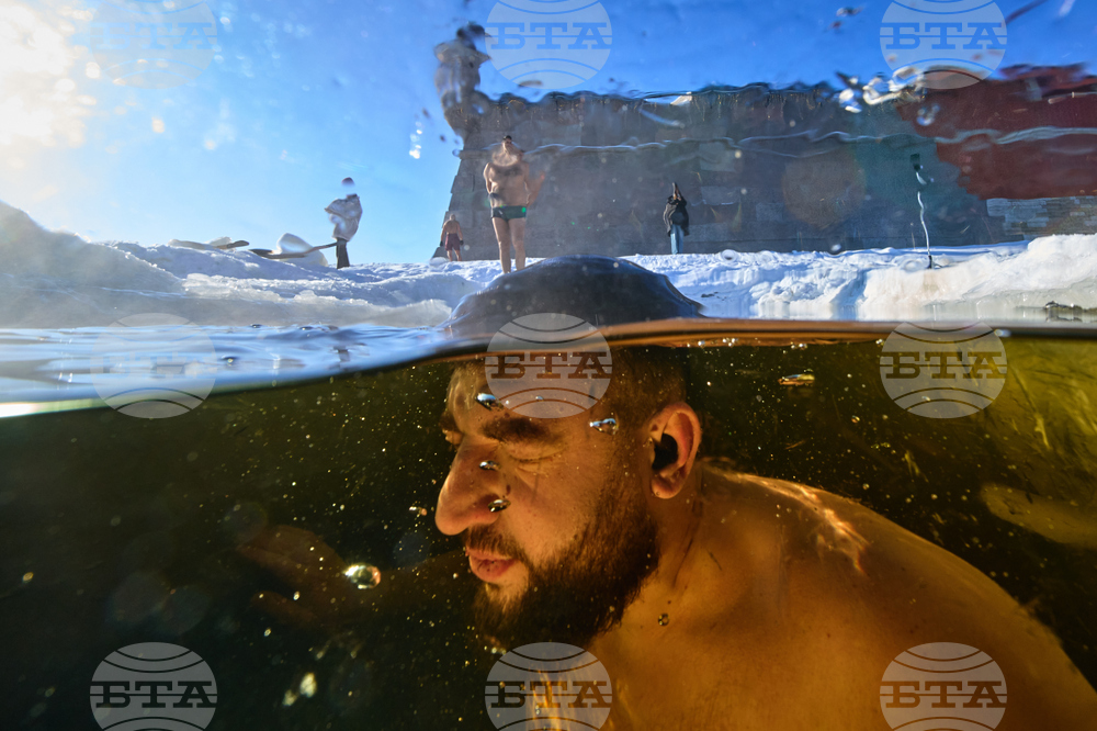 APTOPIX Russia Ice Swimming