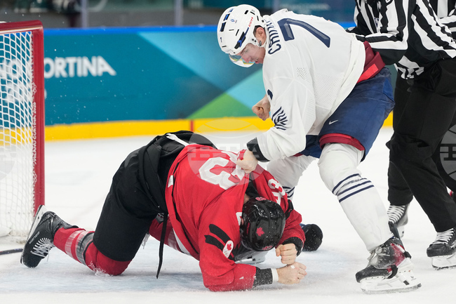 Френската федерация по хокей на лед отстрани Пиер Кринон от Олимпийските игри след боя в края на срещата с Канада