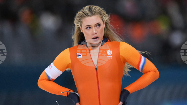 Екипът на нидерландската състезателка по бързо пързаляне с кънки Юта Леердам бе продаден на търг за близо 200 хиляди евро