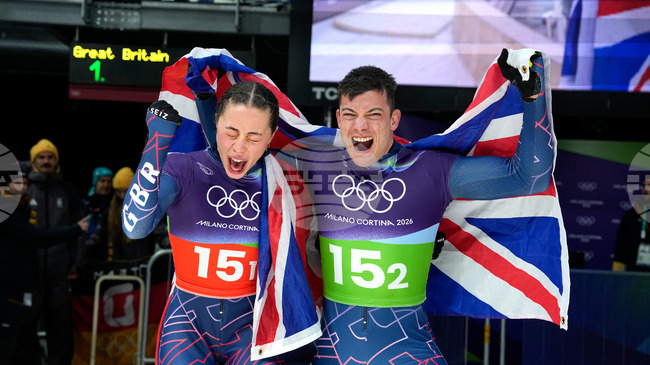 Великобритания спечели златните медали в състезанието по скелетон за смесени отбори