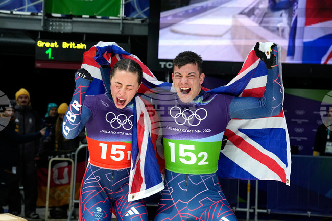 Великобритания спечели златните медали в състезанието по скелетон за смесени отбори