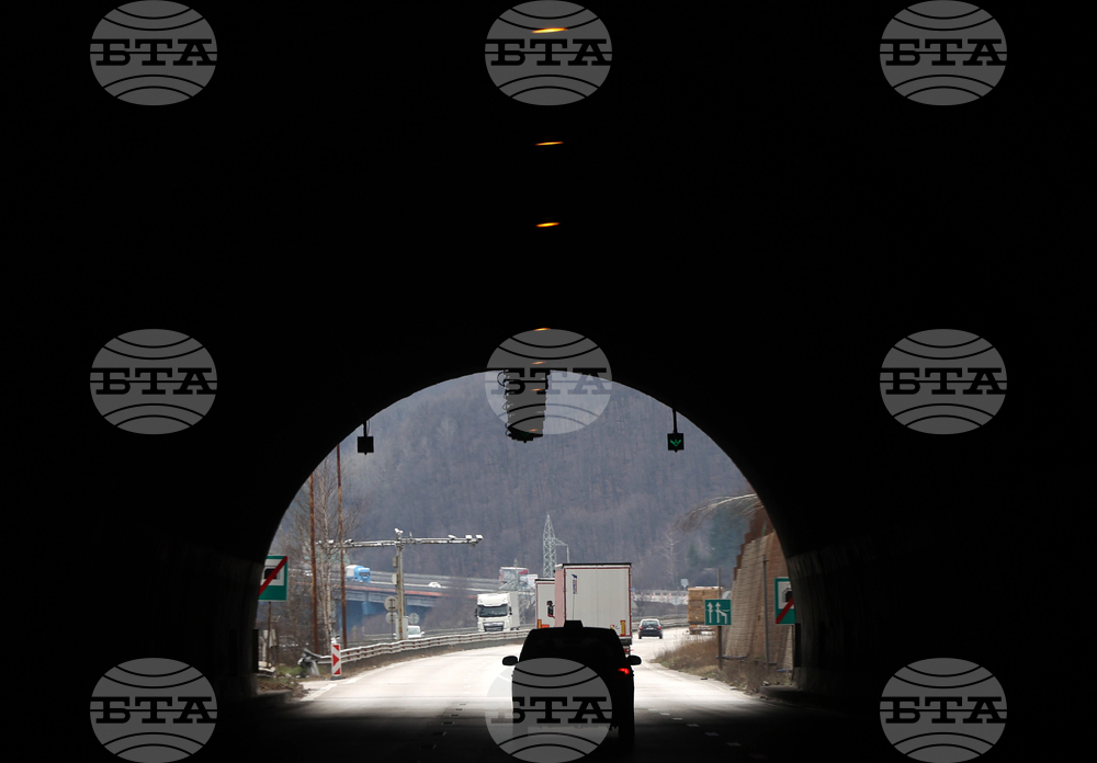 От днес до неделя е възможно движението на камиони по автомагистрала "Хемус" да бъде пренасочвано