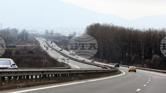 Възстановява се движението в ремонтирания 7 - километров участък на магистрала „Хемус“ в Софийска област