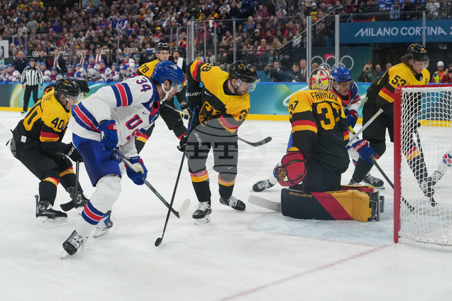 Отборът на САЩ завърши с три победи груповата фаза на мъжкия хокеен турнир в Милано и прескача плейофния кръг