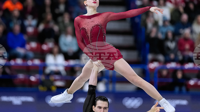 Световните вицешампиони Минерва Хазе и Никита Володин поведоха след кратката програма при спортните двойки по фигурно пързаляне на Игрите в Милано-Кортина