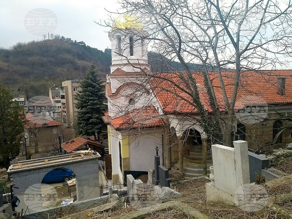 Започна изработване на електронен кадастър на гробището при дупнишкия храм "Св. Никола", което съществува още отпреди Освобождението