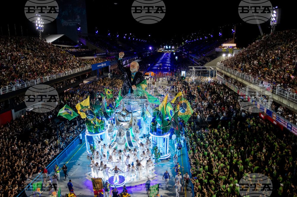 АП: Лула укрепи имиджа си с карнавала в Рио, но е заплашен от юридически рискове