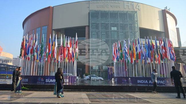 ПТИ: Индийският премиер Нарендра Моди откри изложението "Индия Ей Ай импакт експо" 