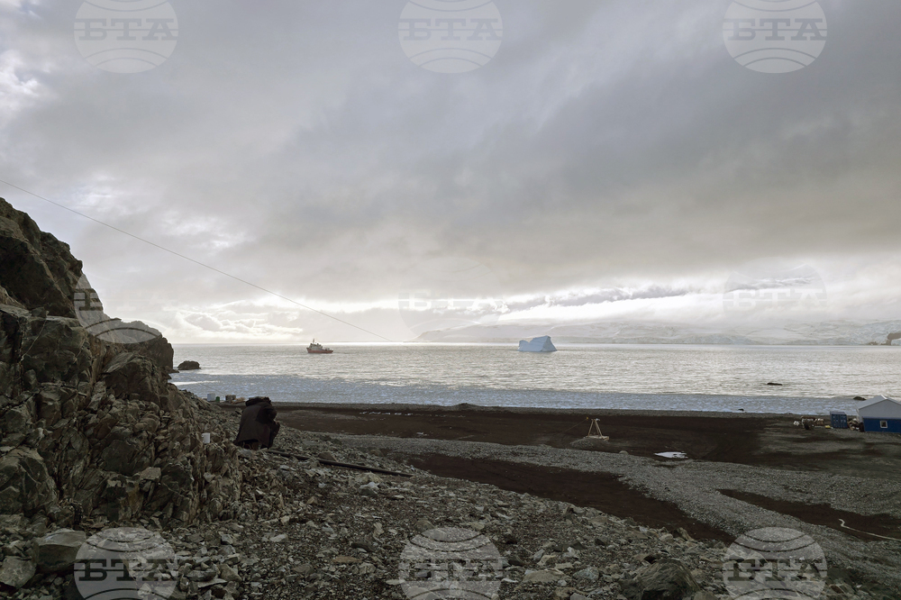 Научноизследователският кораб "Св. св. Кирил и Методий" днес се готви за отплаване 