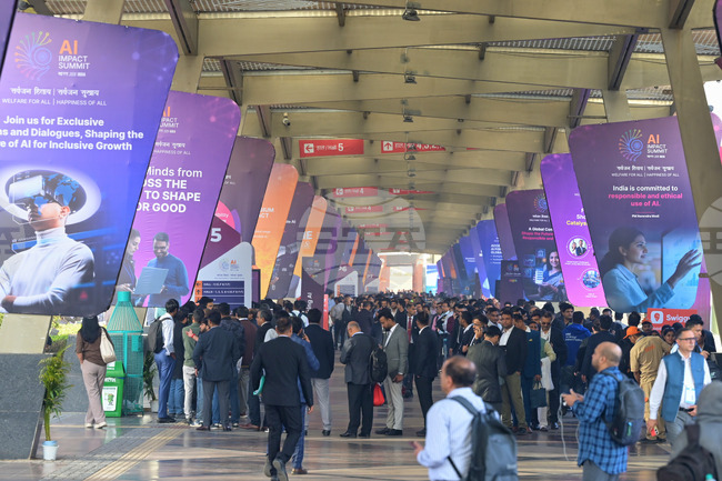 Американски корпорации обявиха големи инвестиции в изкуствен интелект на форум в Делхи