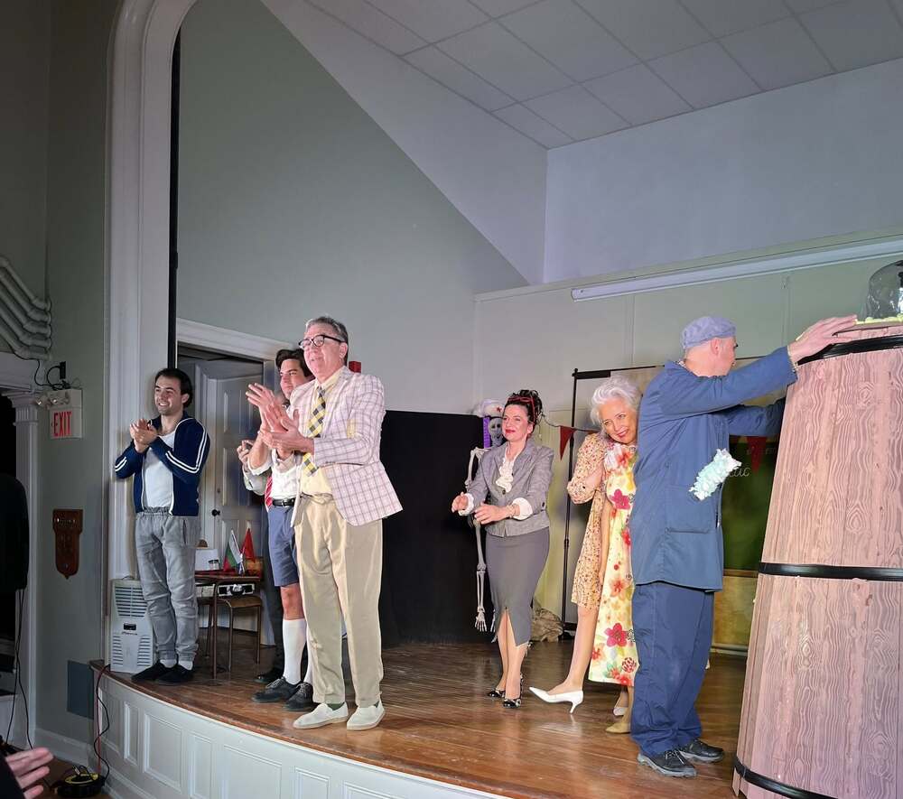 Актьорите от Българския театър „Отражение“ в Торонто изиграха постановката си „Винаги готов“ на 15 февруари в Отава, Канада