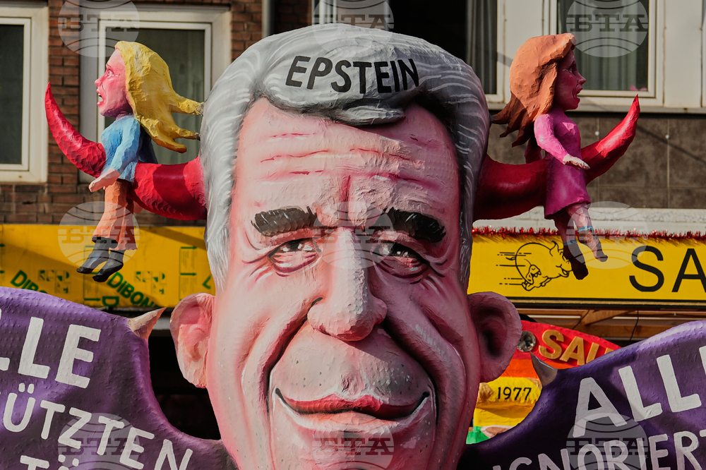 Великобритания разглежда записи на военни полети, свързани с Епстийн