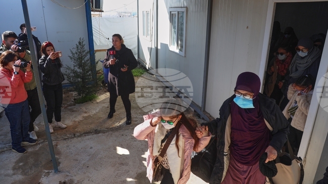 Сирийските власти започнаха преместването на роднини на джихадисти от лагера "Ал Хол"