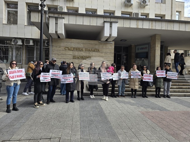 Пловдив - протест - против измяна на мярката за неотклонение на Никола Бургазлиев