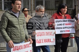 Пловдив - протест - против измяна на мярката за неотклонение на Никола Бургазлиев