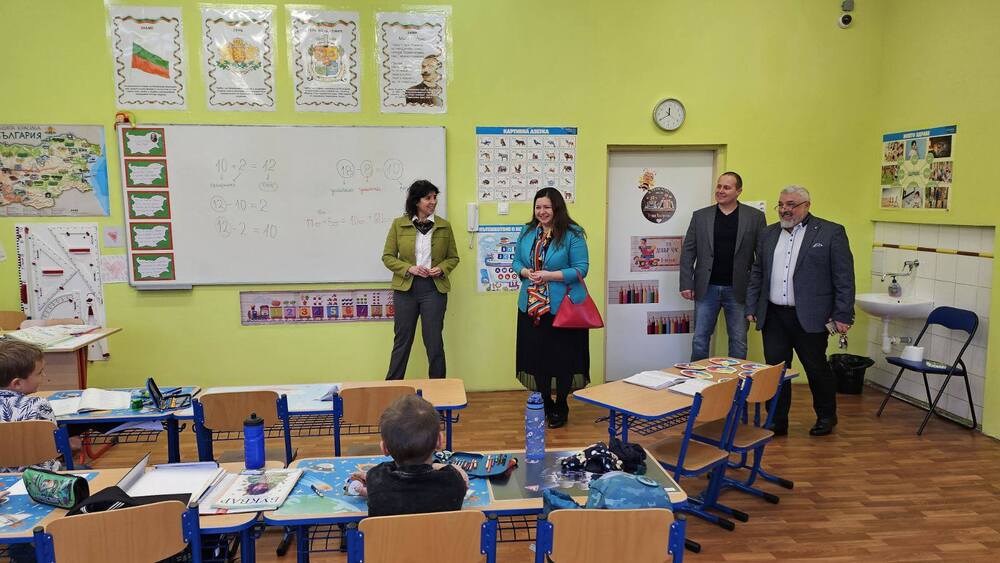 Посланикът на България в Словакия Снежана Йовева-Димитрова посети Българското средно училище „Христо Ботев“ в Братислава