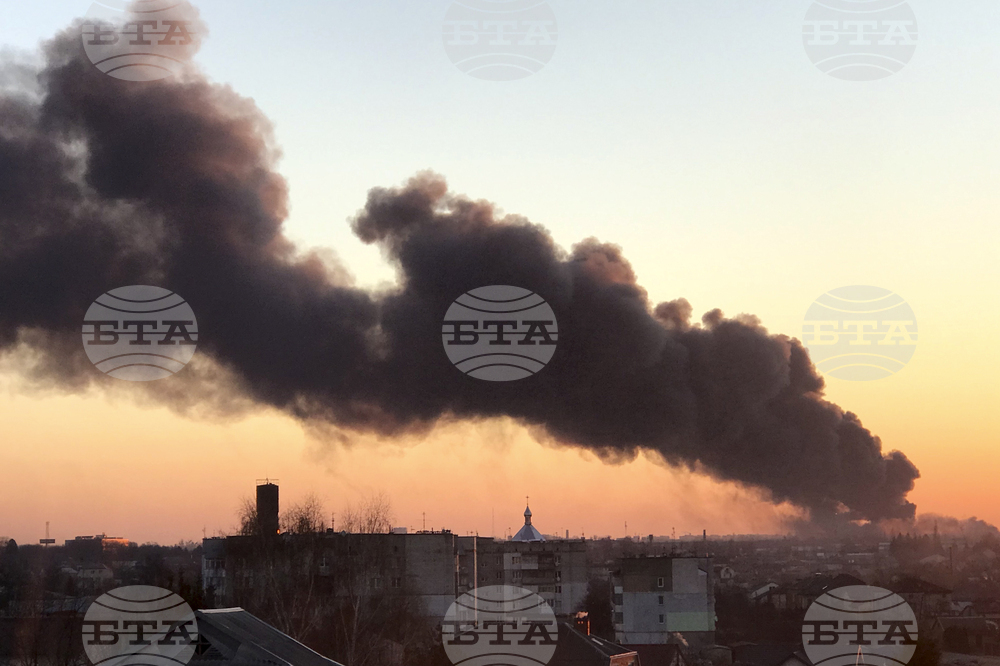 Одеса е била атакувана с ракети и има информации за пожари в някои райони на града, съобщават градските власти