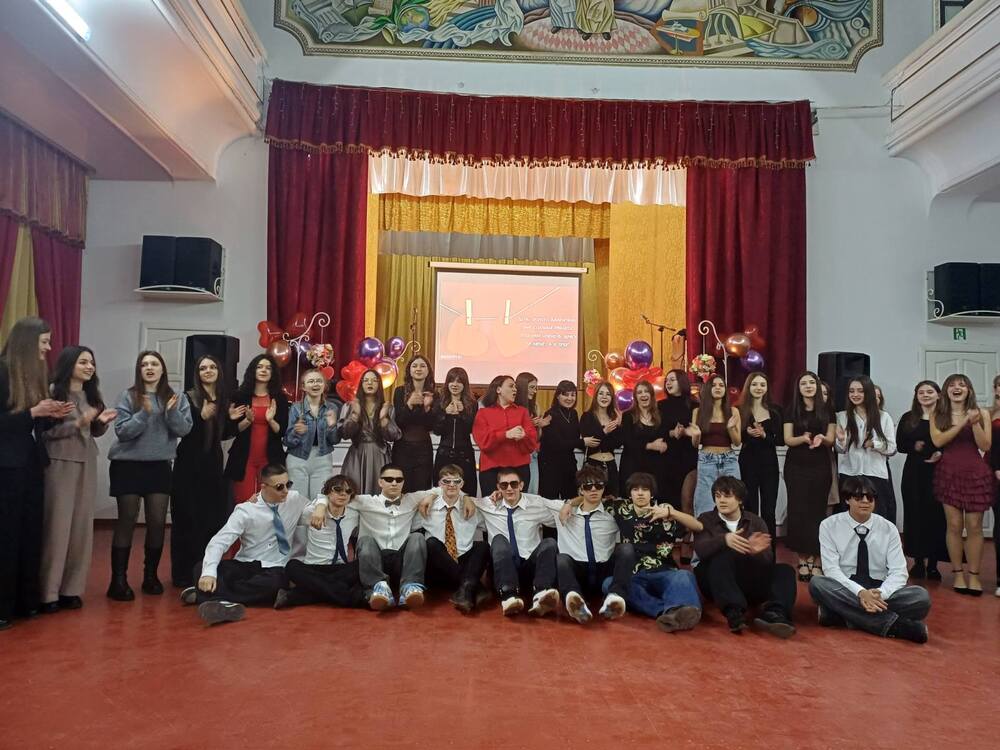 Болградската гимназия „Георги Раковски“ в Украйна отбеляза Деня на влюбените с концертна програма