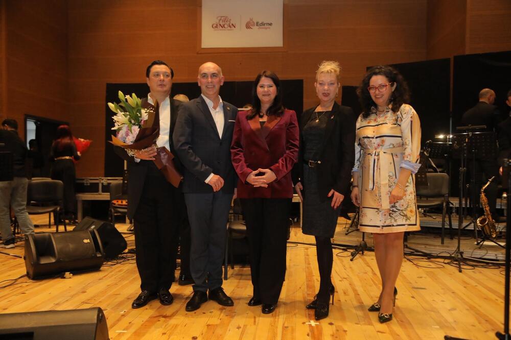 Старозагорската опера и певецът Васил Петров представиха концерта „Swinging Love & Wine“ в Одрин