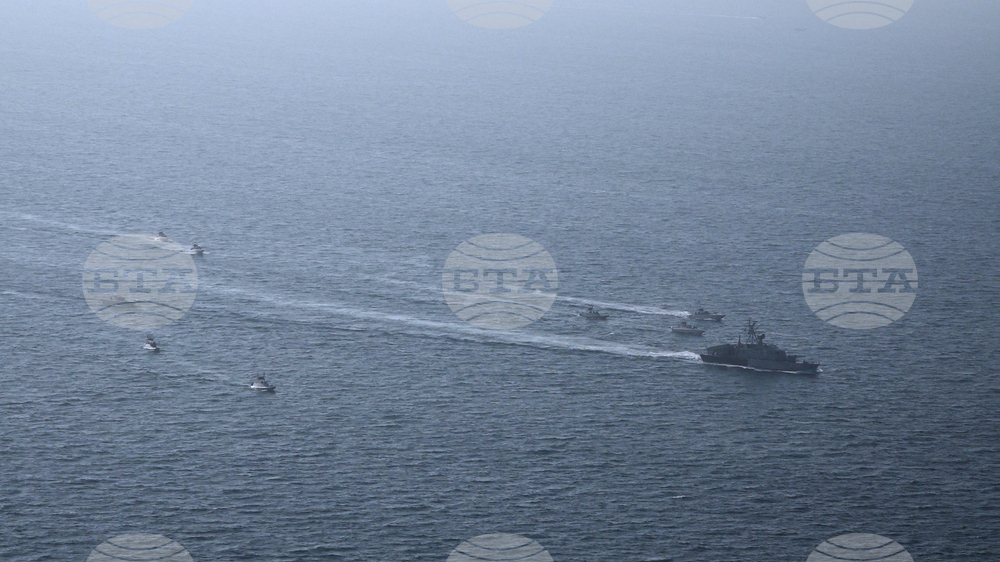 Иран изстреля ракети при учения в Ормузкия проток на фона на започналия в Женева нов кръг преговори със САЩ