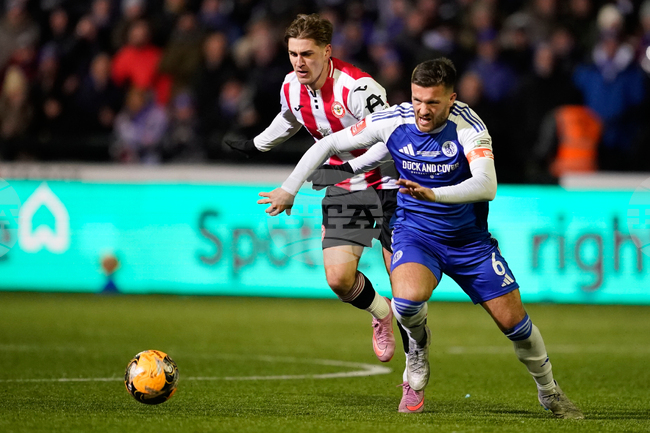 Брентфорд преодоля сензацията в ФА Къп Макълсфийлд