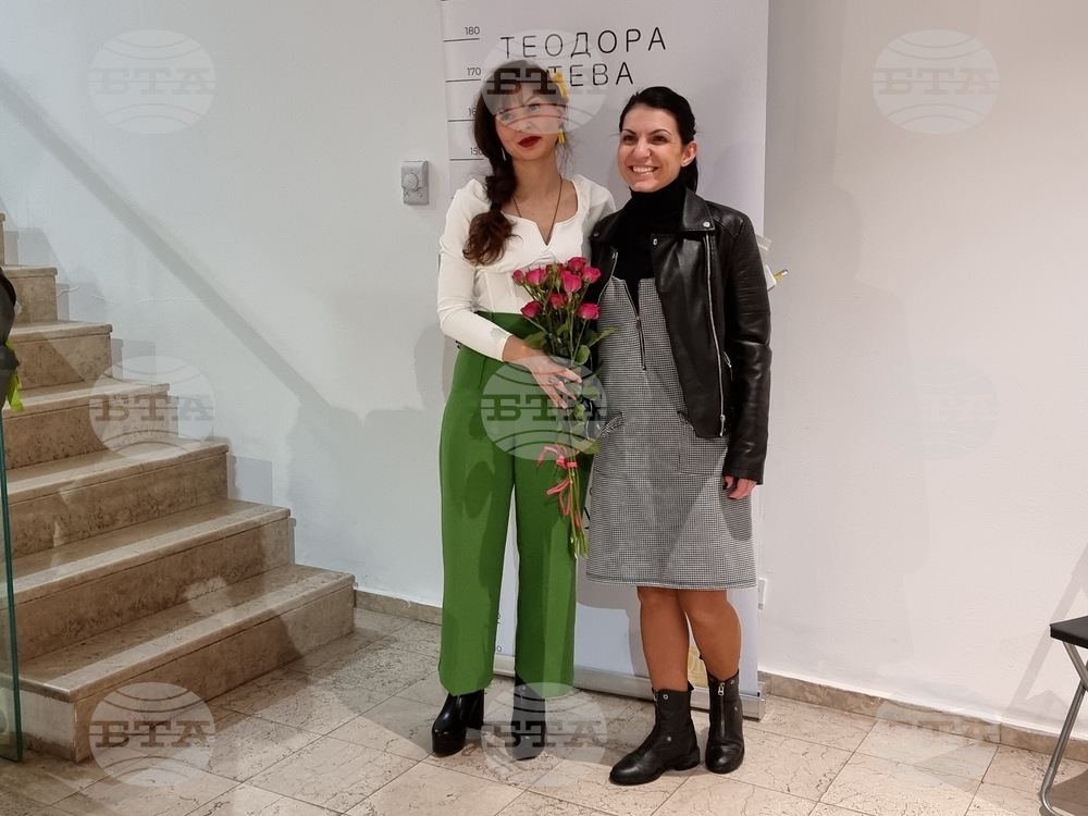 Теодора Тотева - стихосбирка - „На сантиметър от чудото”