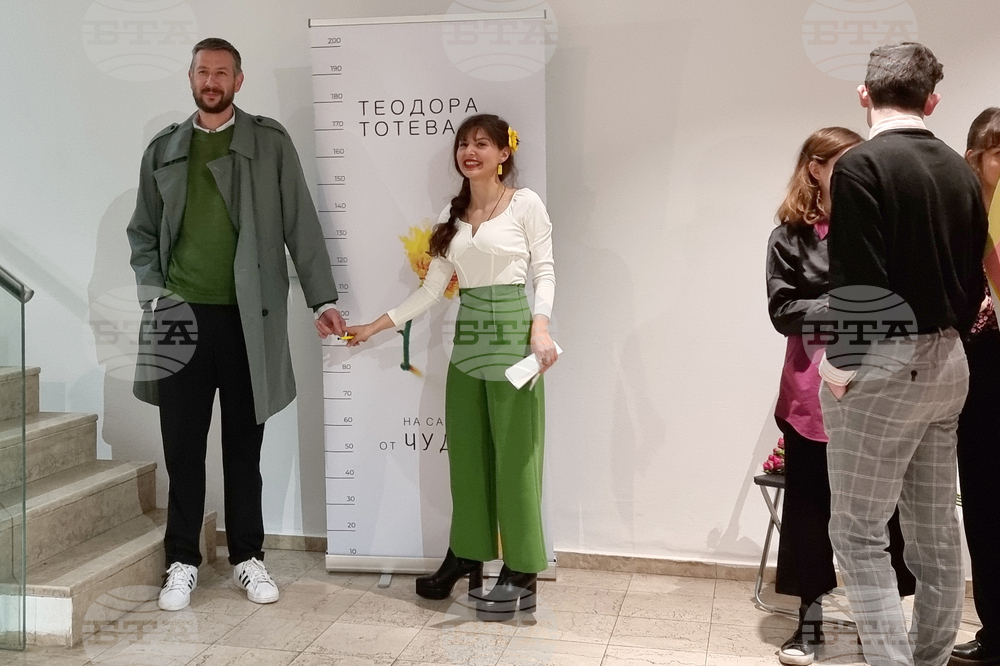 Теодора Тотева - стихосбирка - „На сантиметър от чудото”