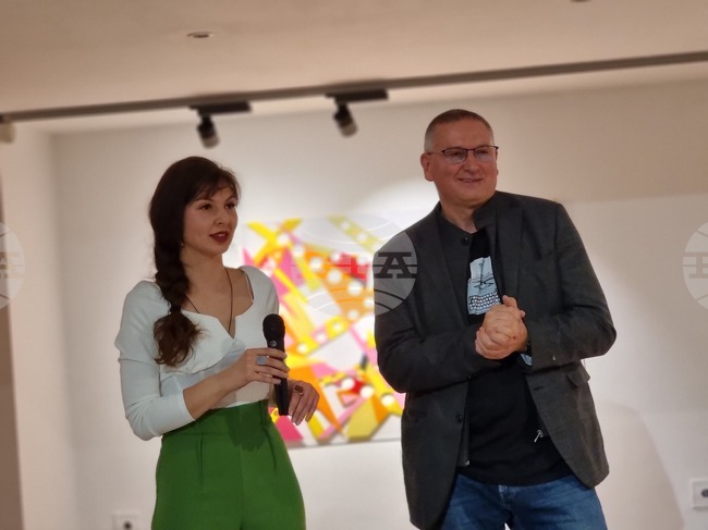 Теодора Тотева - стихосбирка - „На сантиметър от чудото”