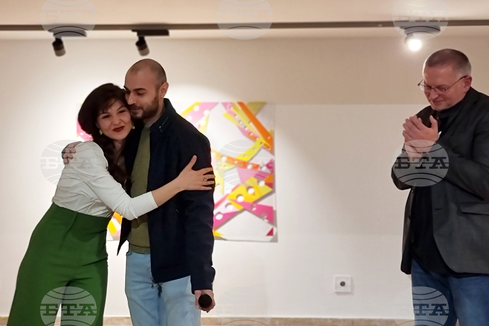 Теодора Тотева - стихосбирка - „На сантиметър от чудото”